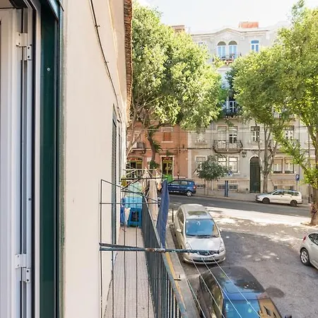 Flh -campo De Ourique Modern Apartment